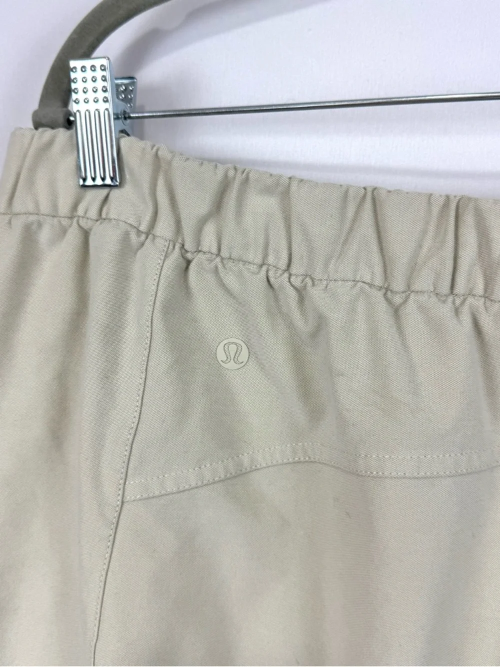 Lululemon Light Utilitech Cargo Pocket High-Rise Crop Natural Ivory Womens Sz 33